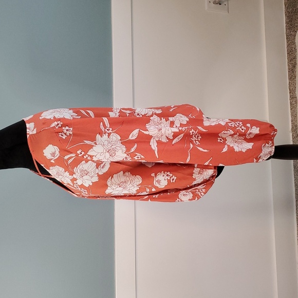 Studio By Bobeau Faux Wrap Top Coral Florals M - Picture 3 of 10